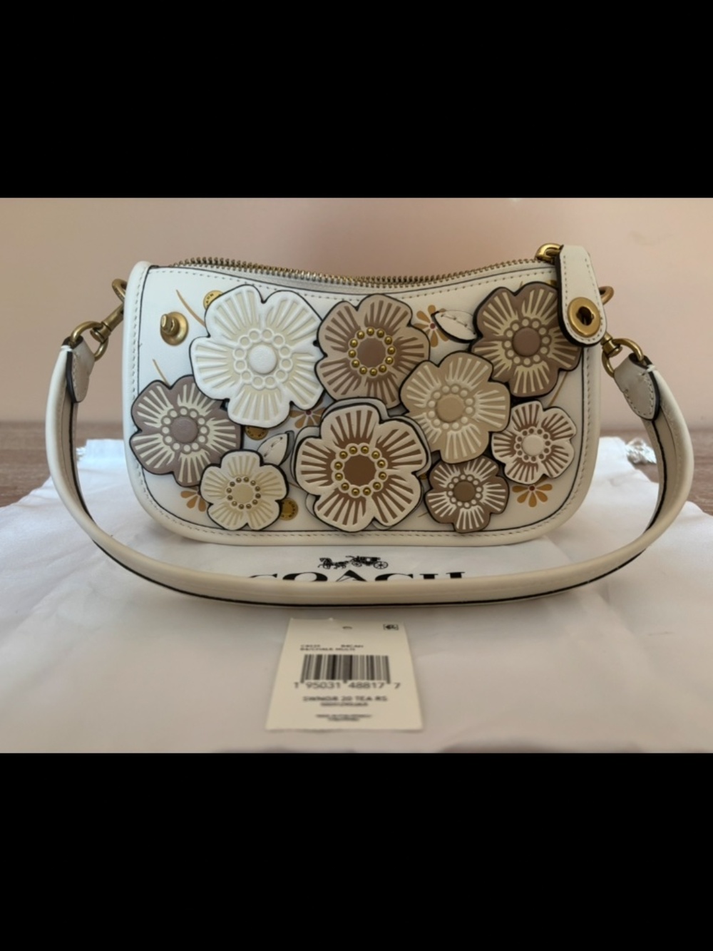 Coach Swinger Bag 20 With Tea Rose Applique Style No. C8535